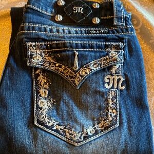 Missing one rear pocket button
Worn a few times only. Long boot cut